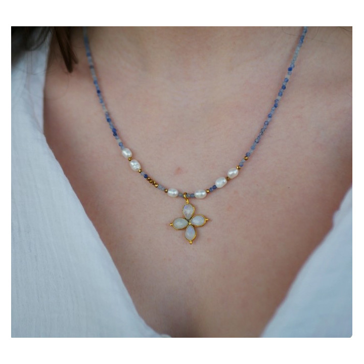 Murmures Precieux® dash and dot jewellery ‘Mère veilleuse’ necklace in semi-precious aventurine stone and cultured pearls, hand-thread, with a cross pendant