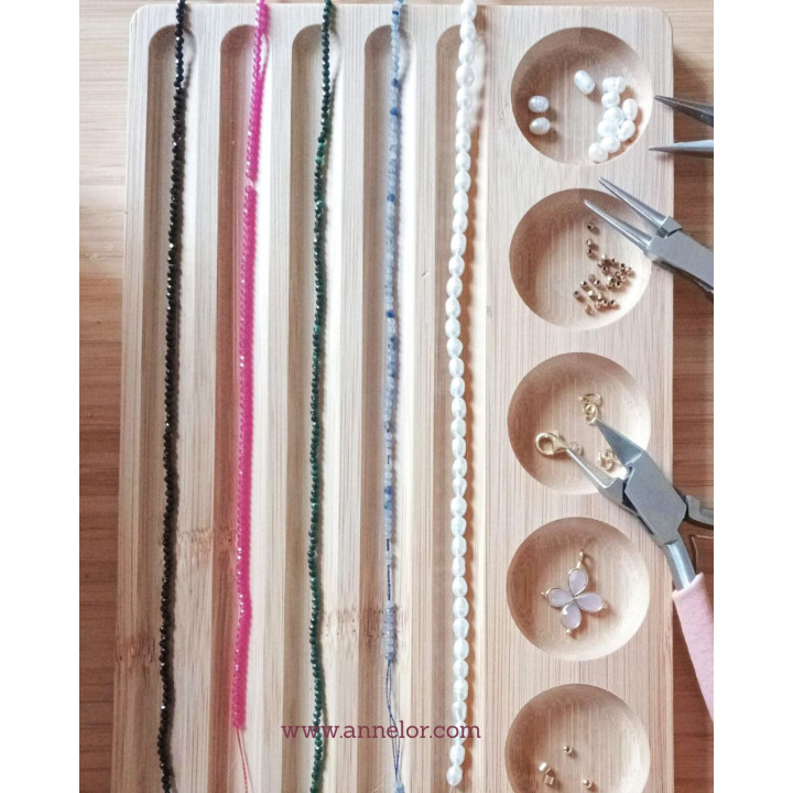 pearl holder for  Mother end daygther workshop to make Murmures Precieux® dash and dot semi precious stone jewellery