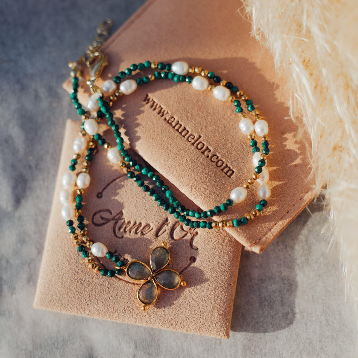 Murmures Precieux® dash and dot jewellery murmures secret necklace in malachite semi-precious stone and cultured pearls, hand-thread, with a orange cross pendant on its pink velvet packaging with jewellery purse