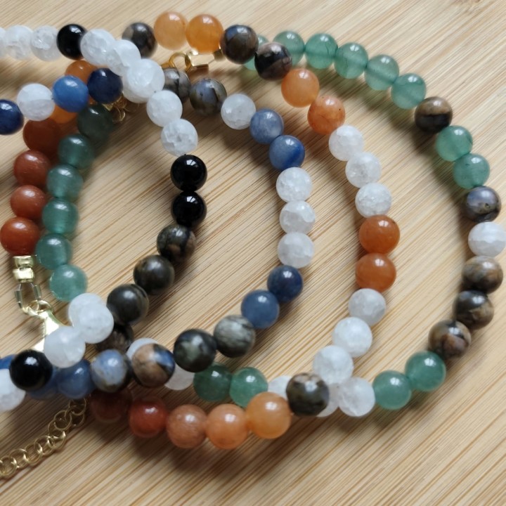 men's bracelet made by Murmures Precieux with semi precious stone aventurine encoded with morse alphabet