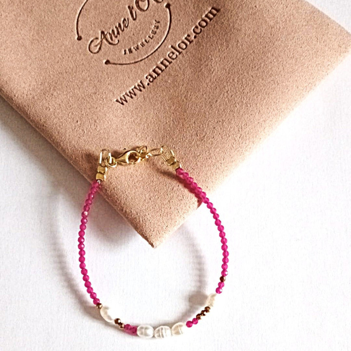 Murmures Precieux® dash and dot jewellery Love bracelet made from rubellite semi-precious stone and cultured pearls, hand-thread with 925 silver ends